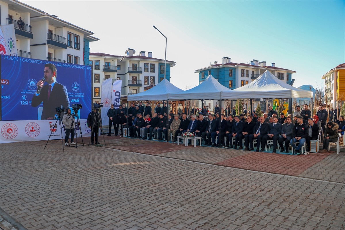 Diyarbakır'da 6 Şubat 2023'teki depremlerin ardından evleri yıkılan ya da ağır hasar gören...