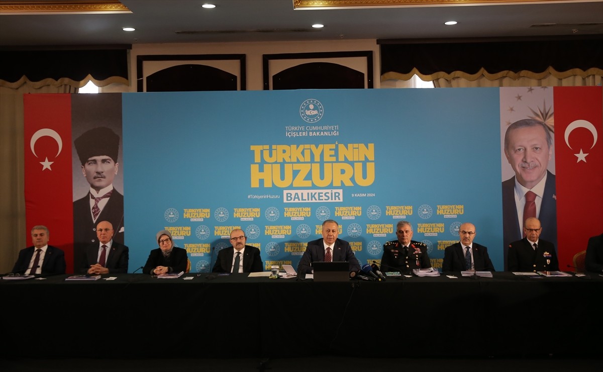 İçişleri Bakanı Ali Yerlikaya, Balıkesir Öğretmenevi'nde düzenlenen "Türkiye'nin Huzuru...