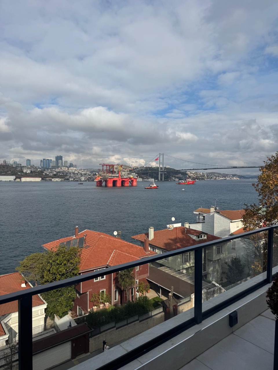 İstanbul Boğazı Geçici Olarak Kapatıldı: Transocean Barents Sondaj Gemisi Yolda