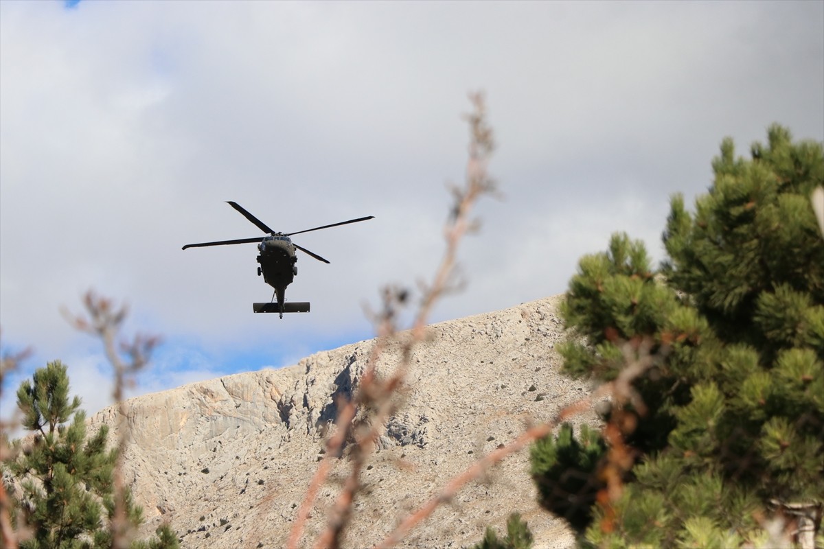 Niğde'nin Çamardı ilçesindeki Aladağlar'da kaybolan Belarus uyruklu iki kız kardeş dağcıyı bulmak...