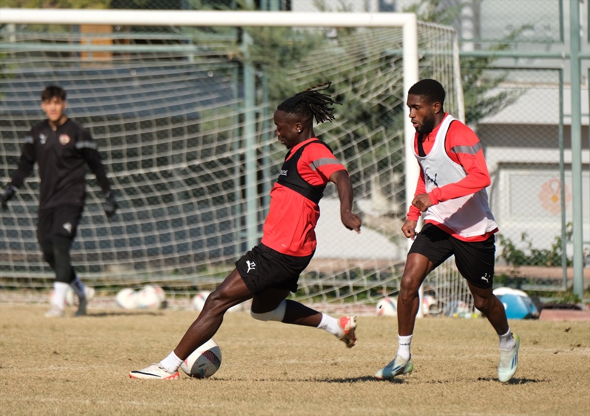 Trendyol Süper Lig'de son iki müsabakada aldığı 4 puanla çıkışa geçen Atakaş Hatayspor, 14....