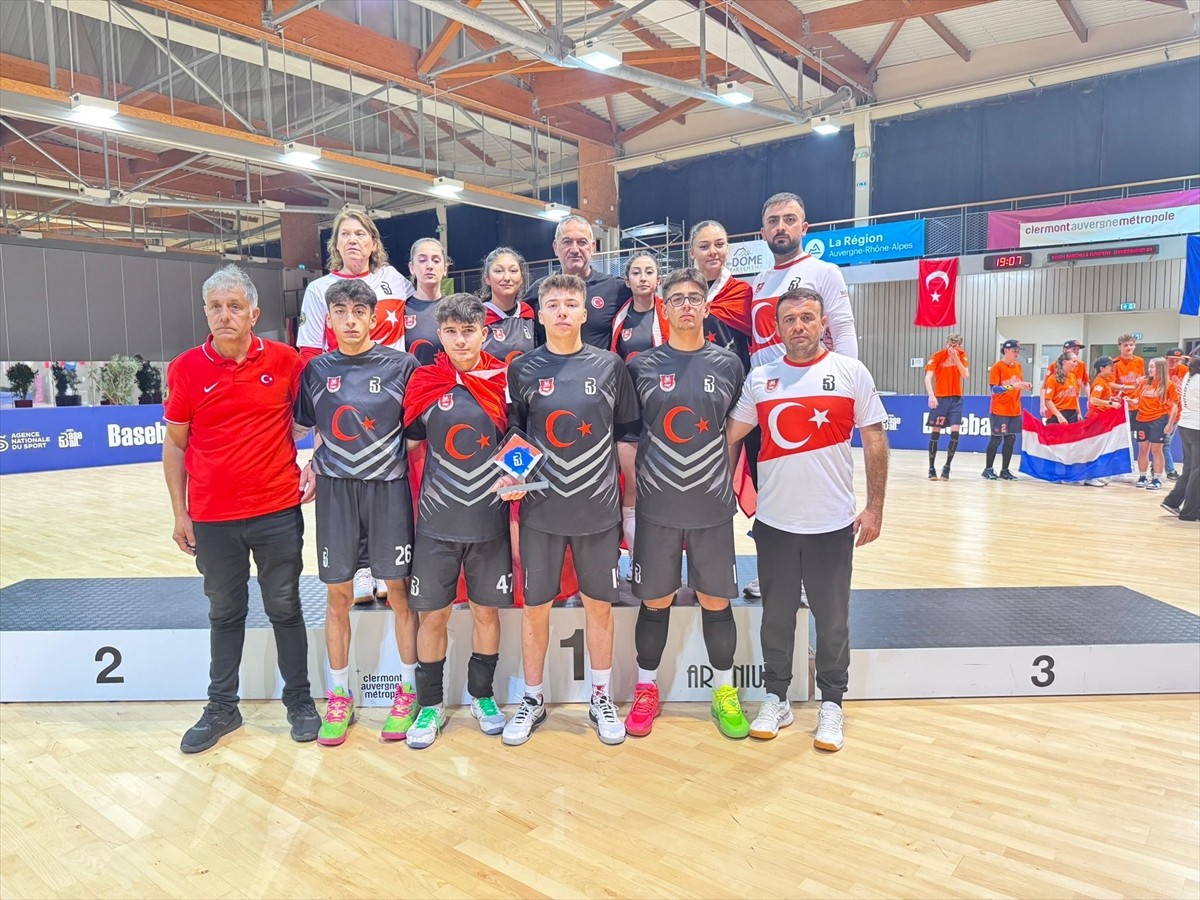 Türkiye, Fransa'da düzenlenen 2024 Avrupa Gençler 5'li Beyzbol Şampiyonası'nda gümüş madalya...