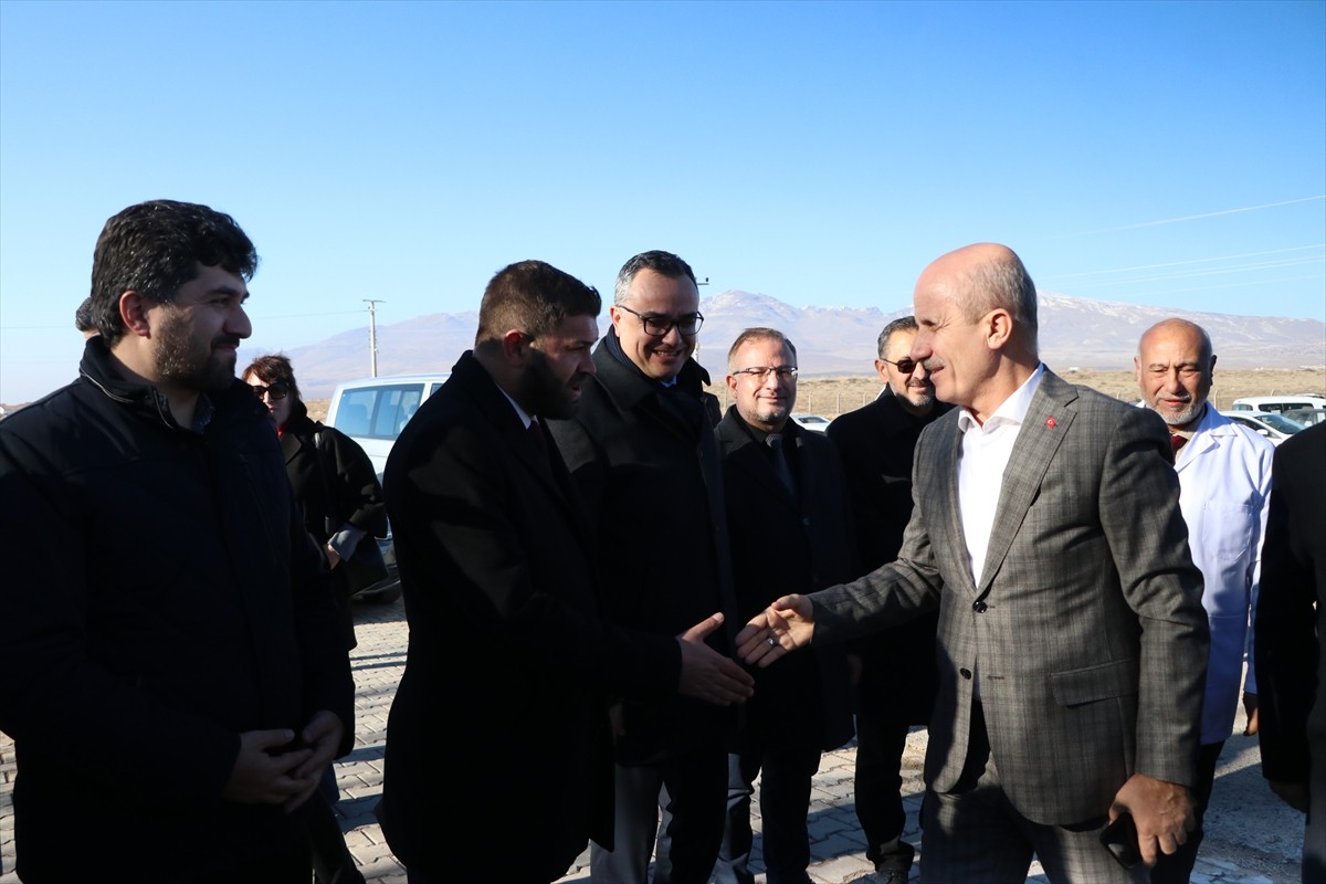 Yükseköğretim Kurulu (YÖK) Başkanı Prof. Dr. Erol Özvar (sağda), Niğde Ömer Halisdemir...