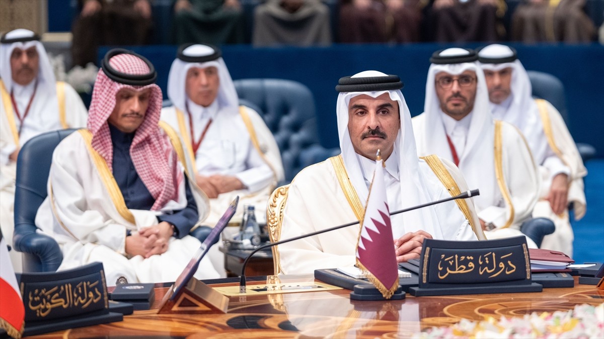 45. Körfez İşbirliği Konseyi (KİK) Zirvesi, üye ülkelerin liderleri ve temsilcilerinin katılımıyla...