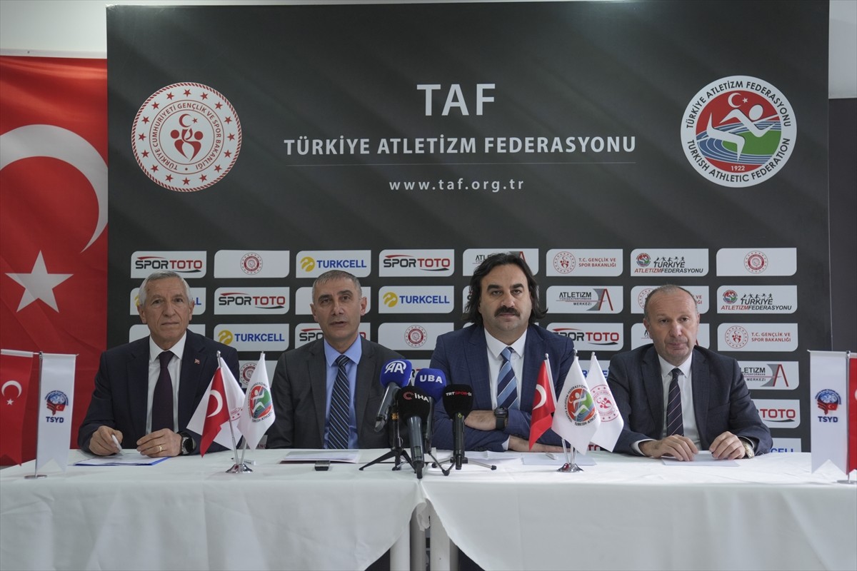 89. Büyük Atatürk Koşusu tanıtım toplantısı, Türkiye Spor Yazarları Derneği Ankara Şubesi'nde...