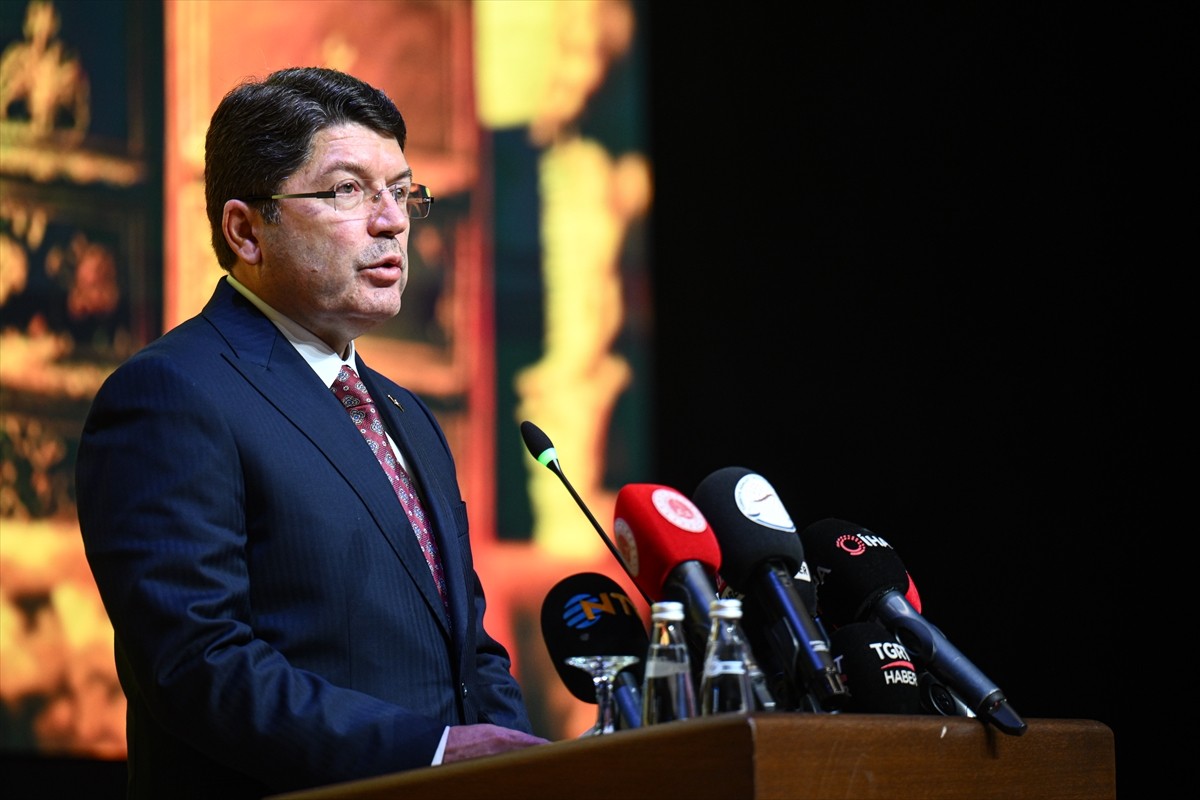 Adalet Bakanı Yılmaz Tunç, Atatürk Kültür, Dil ve Tarih Yüksek Kurumu'nda, "Türkçe Şurası-2 Hukuk...