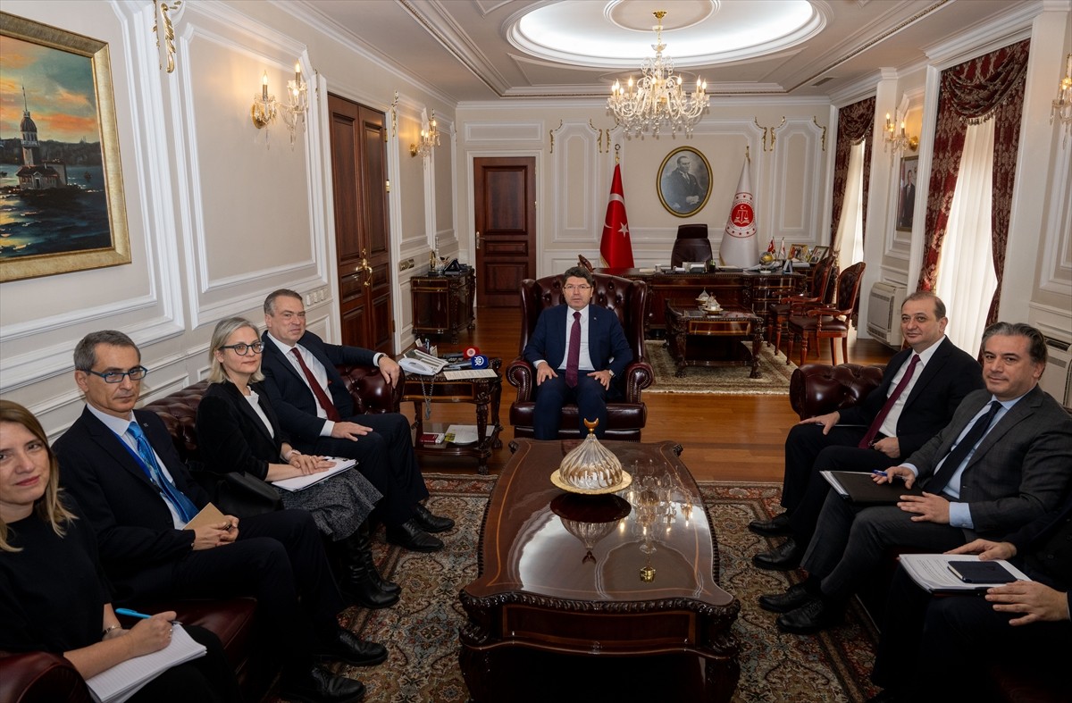 Adalet Bakanı Yılmaz Tunç (sol 5), Adalet Bakanlığı'ndaki makamında  Avrupa Birliği (AB) Türkiye...