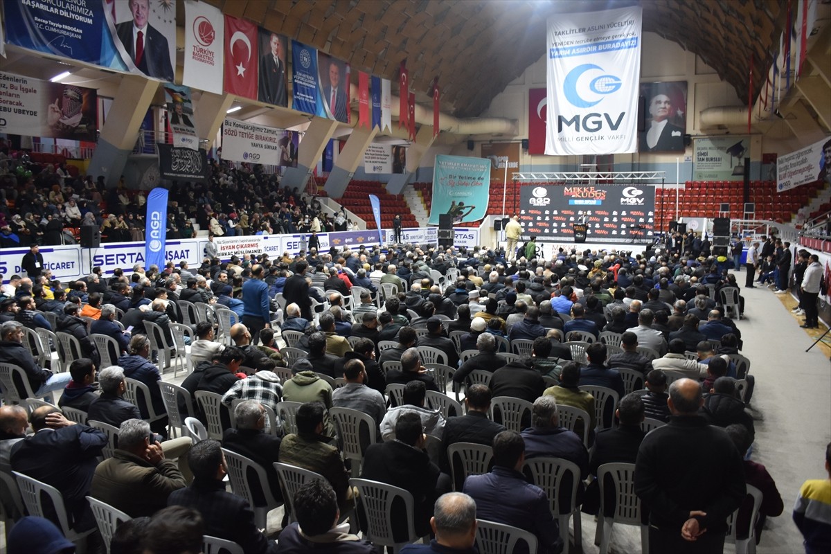 Adana'da, Mekke'nin fethinin 1394'üncü yılı dolayısıyla program düzenlendi.