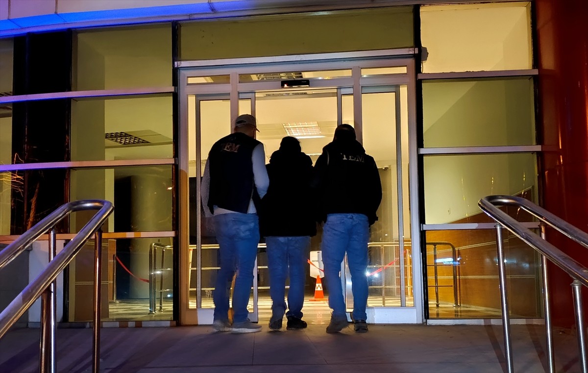  Adıyaman'da, hakkında 1 yıl 6 ay kesinleşmiş hapis cezası bulunan firari hükümlü...