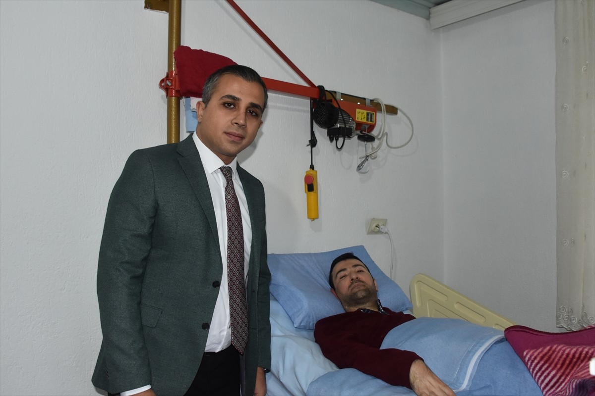 Afyonkarahisar'ın Kızılören ilçesinde yaşayan ve 15 yıl önce içinde bulunduğu aracın devrilmesi...