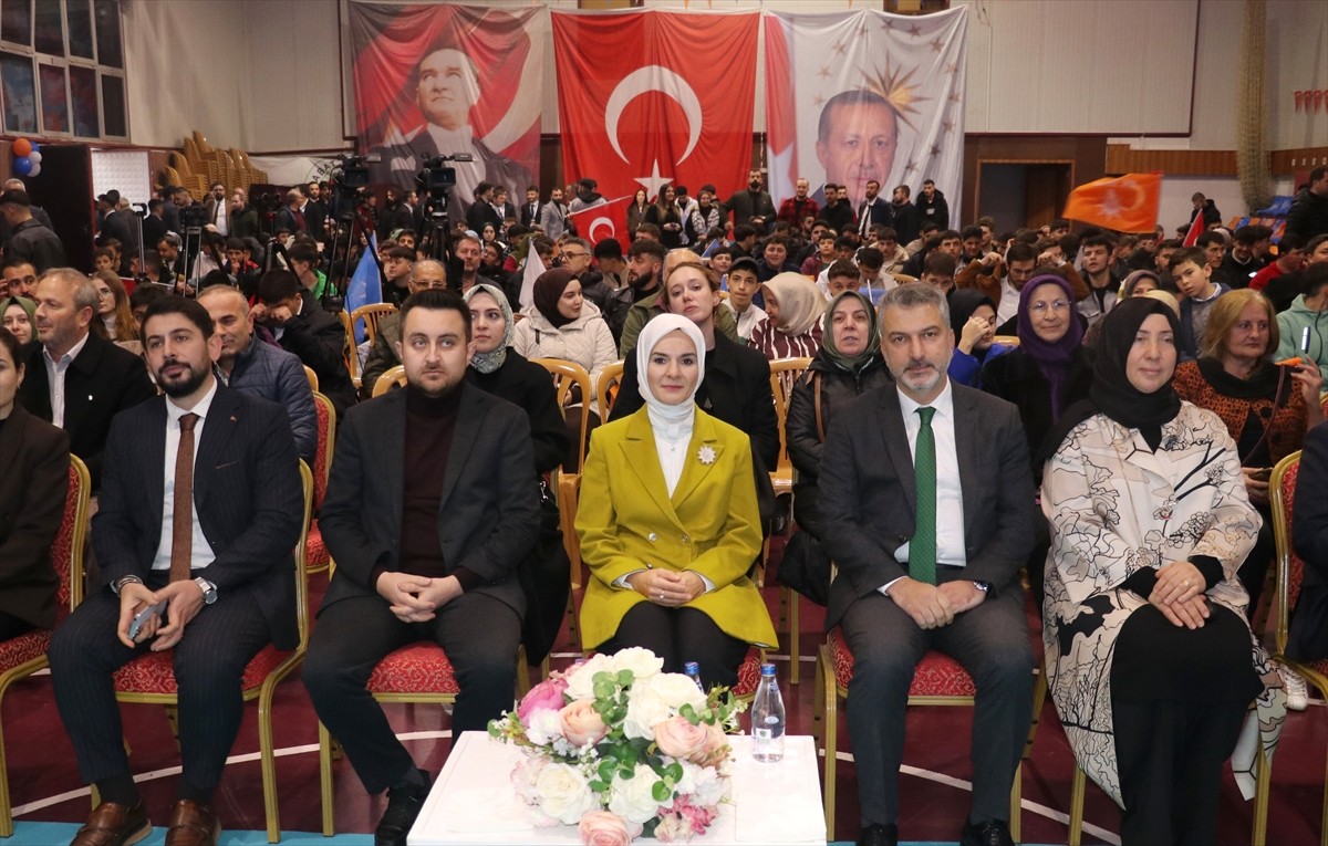 Aile ve Sosyal Hizmetler Bakanı Mahinur Özdemir Göktaş, Akçaabat Belediyesi Gençlik Merkezi'nde...