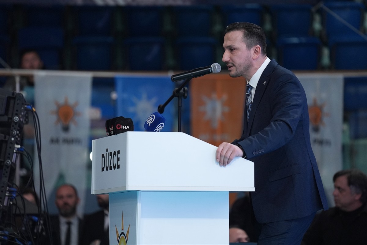 AK Parti Düzce 8. Olağan İl Kongresi, Bahçeşehir Spor Salonunda gerçekleştirildi. Kongreye Gençlik...