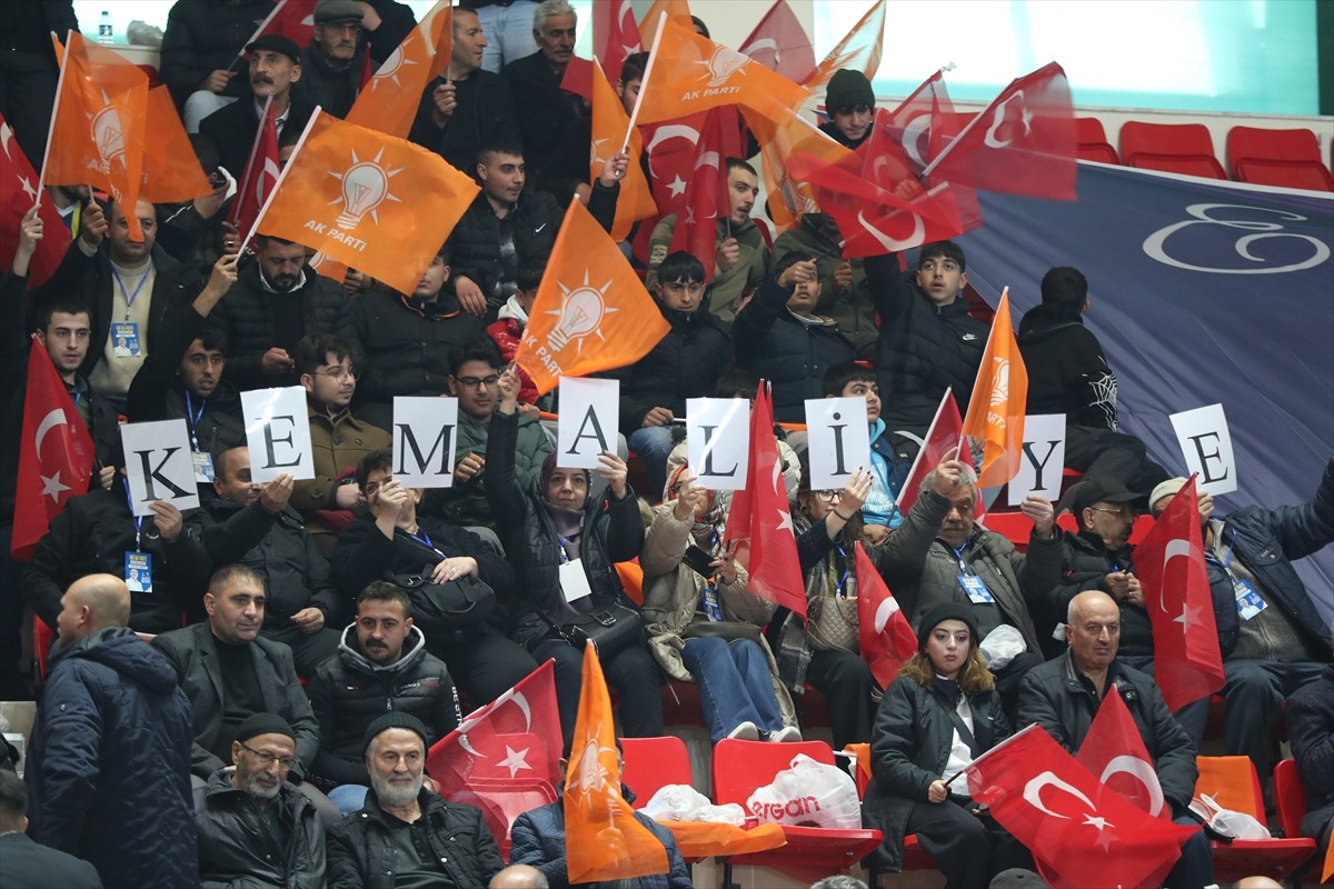 AK Parti Erzincan 8. Olağan İl Kongresi, Merkez Spor Salonu'nda yapıldı. Partililer kongreye ilgi...