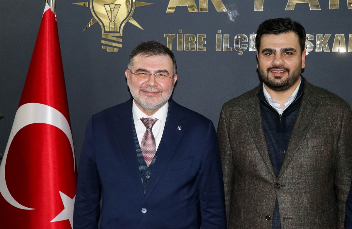 AK Parti Gençlik Kolları Genel Başkanı ve İzmir Milletvekili Eyyüp Kadir İnan (sağ 2), partisinin...