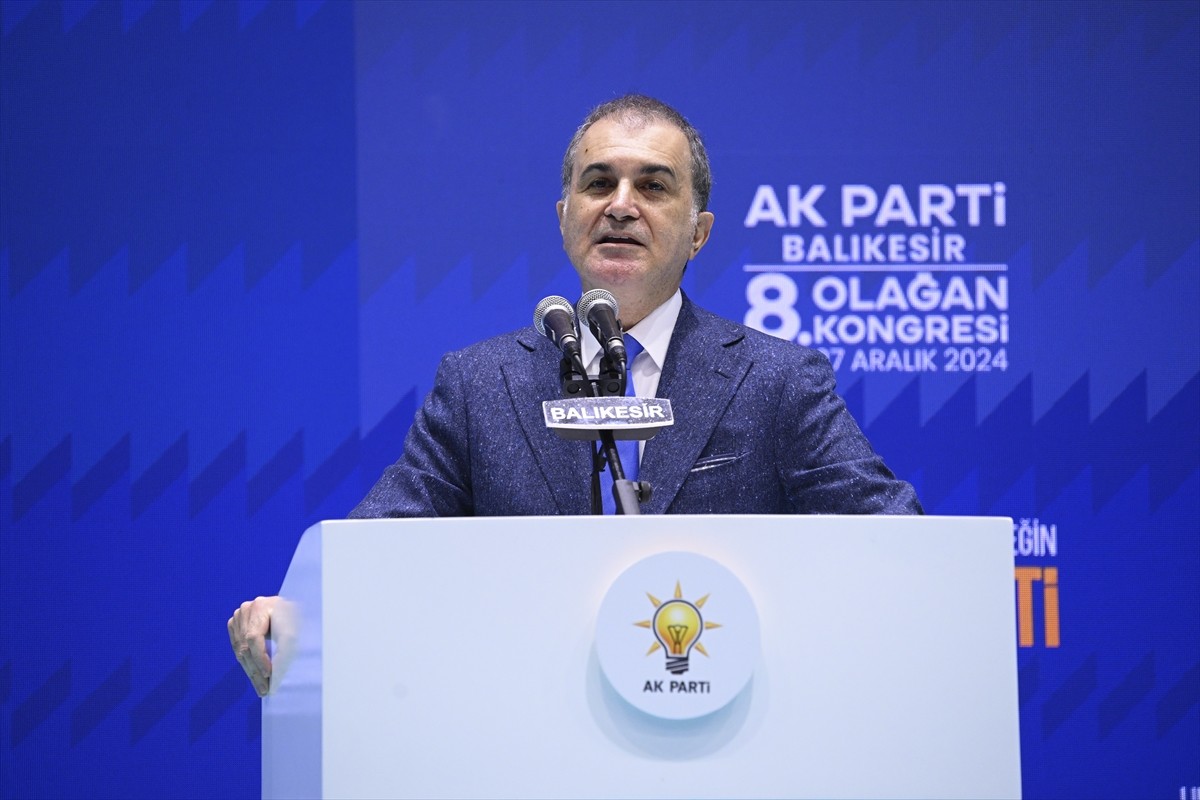 AK Parti Genel Başkan Yardımcısı ve Parti Sözcüsü Ömer Çelik, AK Parti Balıkesir 8. Olağan İl...
