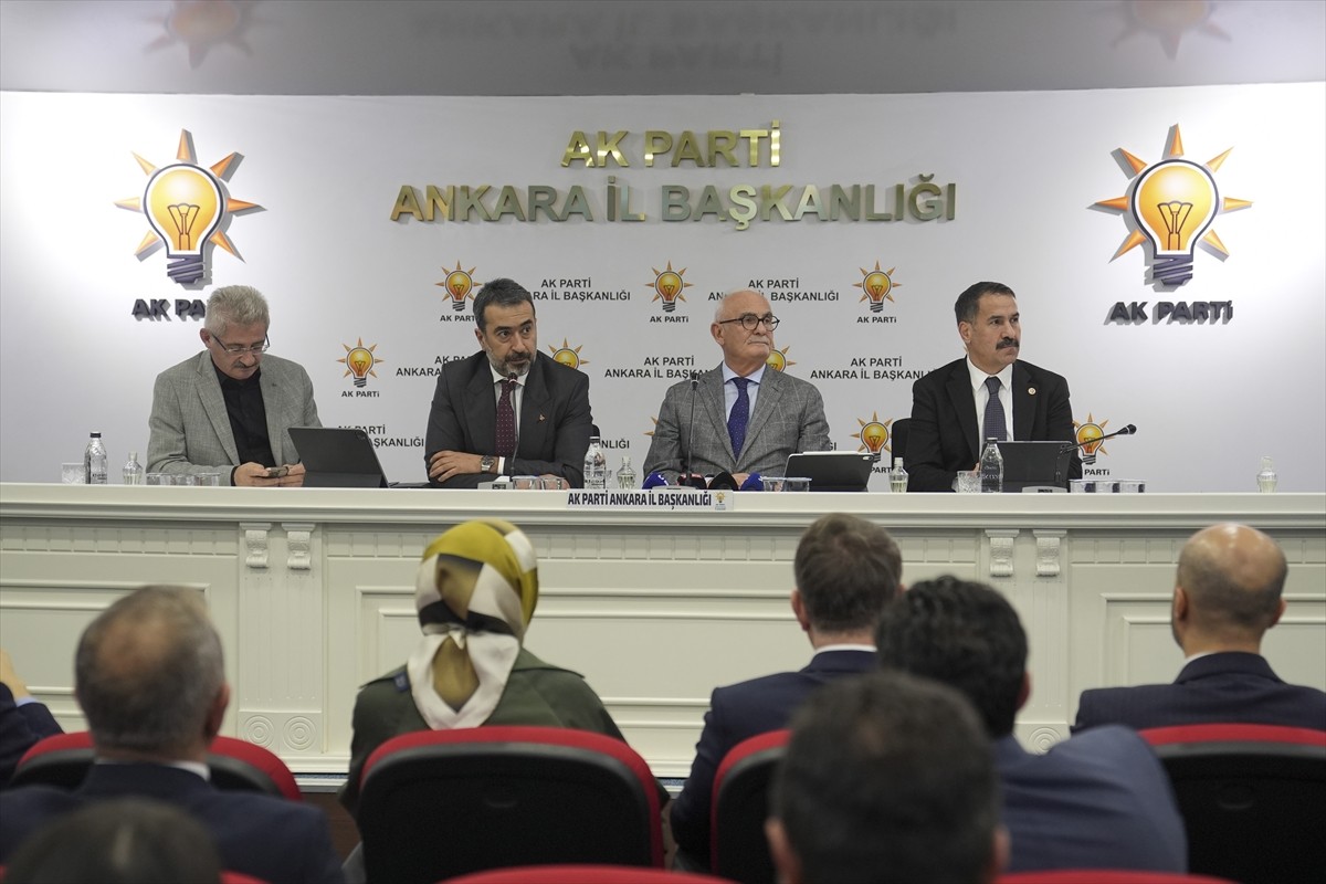 AK Parti Genel Başkan Yardımcısı ve Yerel Yönetimler Başkanı Yusuf Ziya Yılmaz (sağ 2), AK Parti...