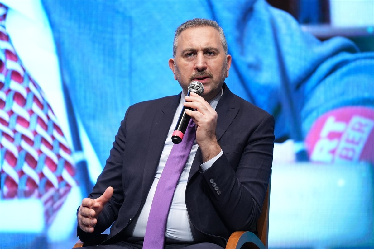 AK Parti Grup Başkanvekili Abdulhamit Gül, Ankara'da 7 Ekim'de 94 yaşında hayatını kaybeden Kutan...