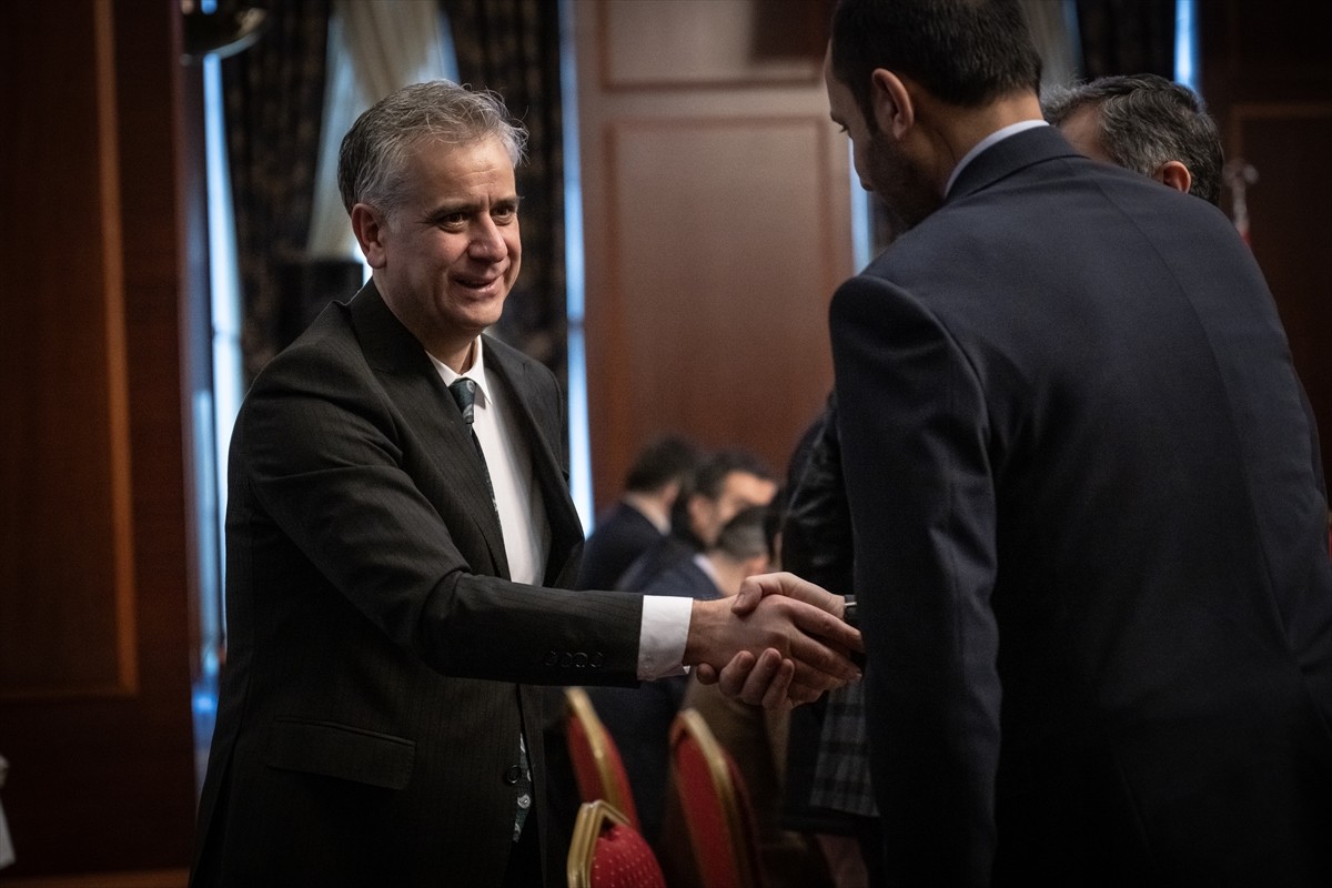 AK Parti İnsan Haklarından Sorumlu Genel Başkan Yardımcısı Hasan Basri Yalçın (solda), parti genel...