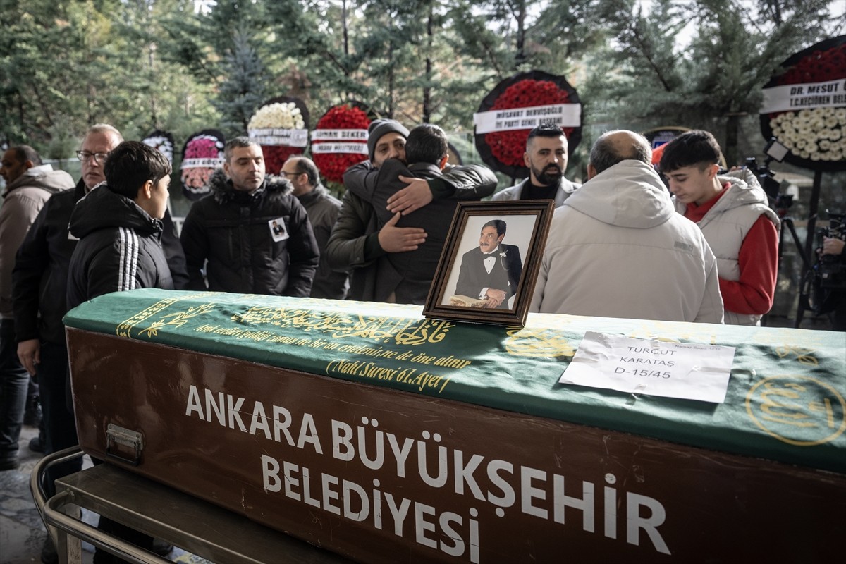 Akciğer kanseri nedeniyle 61 yaşında hayatını kaybeden Ankaralı Turgut olarak bilinen Turgut...
