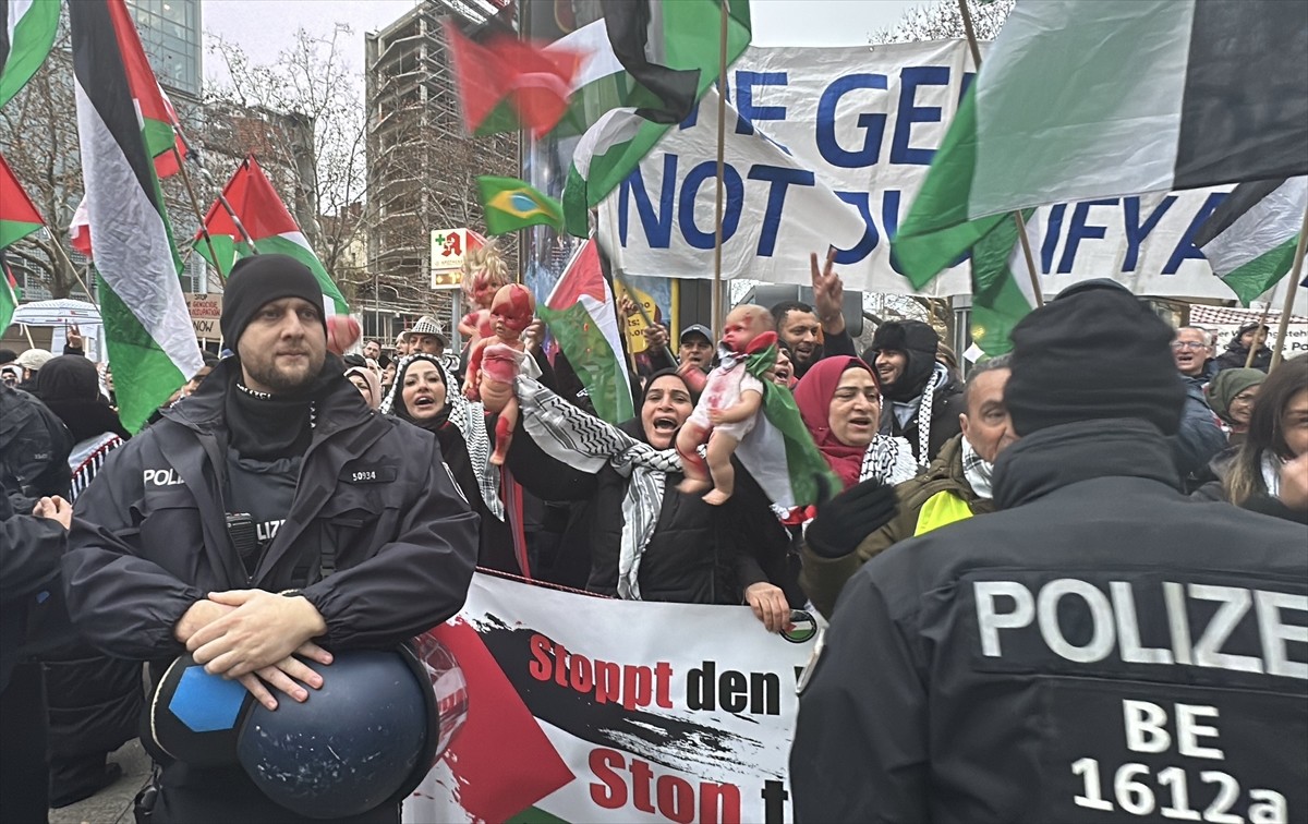 Almanya'nın başkenti Berlin'de İsrail'in Gazze Şeridi'nde ve Lübnan'da düzenlediği saldırılar...