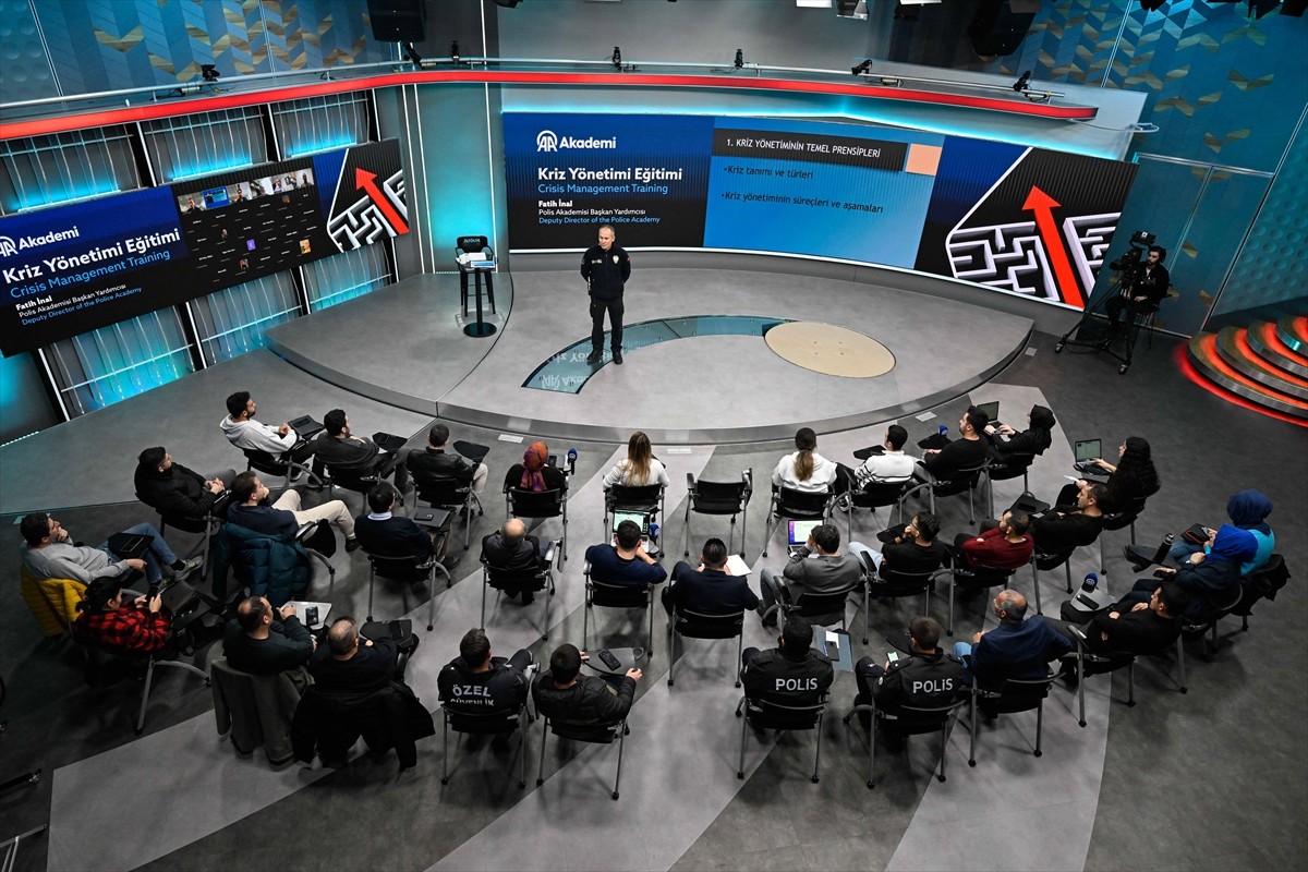 Anadolu Ajansı (AA) Akademi koordinasyonunda "Kriz Yönetimi Eğitimi" düzenlendi. AAtölye'deki...