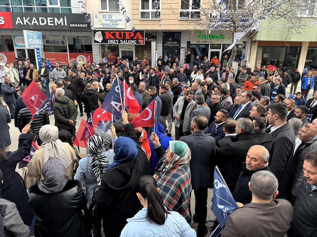 Anahtar Parti (A Parti) Genel Başkanı Yavuz Ağıralioğlu, Aksaray'da, partisinin Taşpazar...