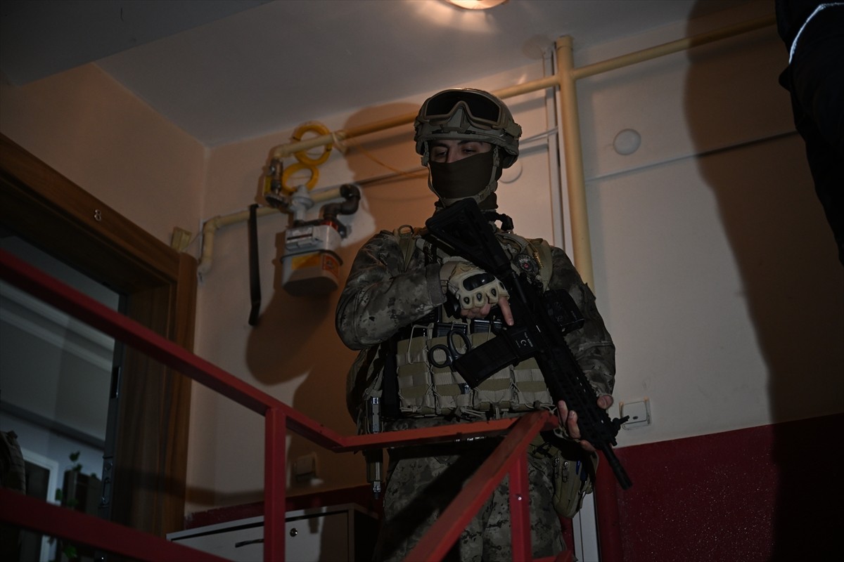 Ankara ve Diyarbakır'da düzenlenen "Demir Kıran-1" operasyonunda uyuşturucu madde ticareti yaptığı...