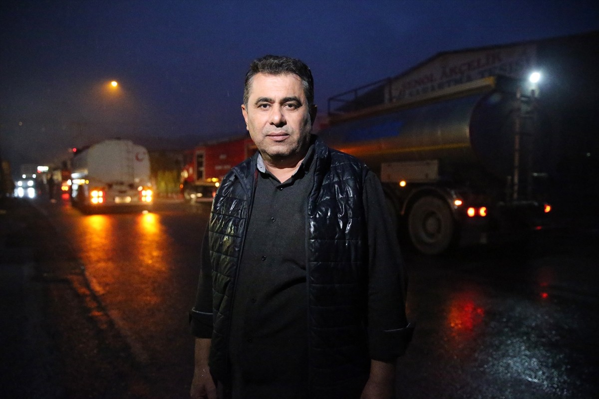 Antalya'nın Alanya ilçesinde mobilya ve beyaz eşya deposunda çıkan, muz sarartma tesisi, muz...