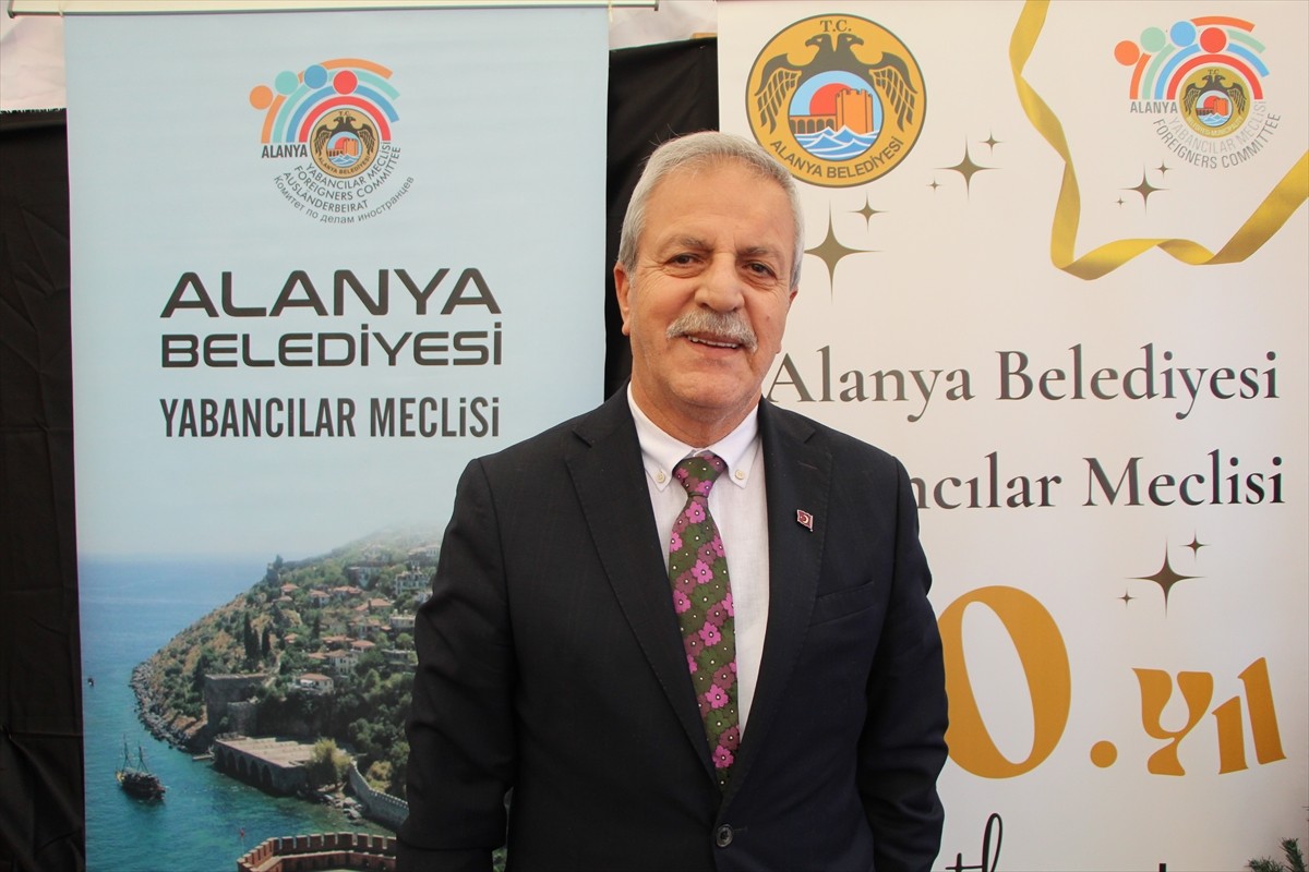 Antalya'nın Alanya ilçesinde yaşayan yerleşik yabancılar, "14. Uluslararası Alanya Yeni Yıl...