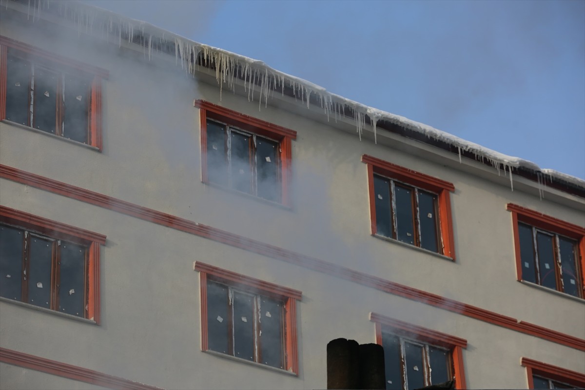 Ardahan'ın Göle ilçesi, gece sıfırın altında 23,3 dereceyle Türkiye'nin en soğuk yeri olarak...