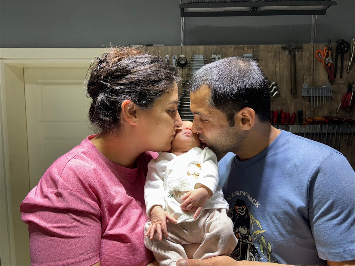 Aydın'ın Efeler ilçesinde bir çift, bebeklerine "Honda" adını verdi. Kemer Mahallesi'nde yaşayan...