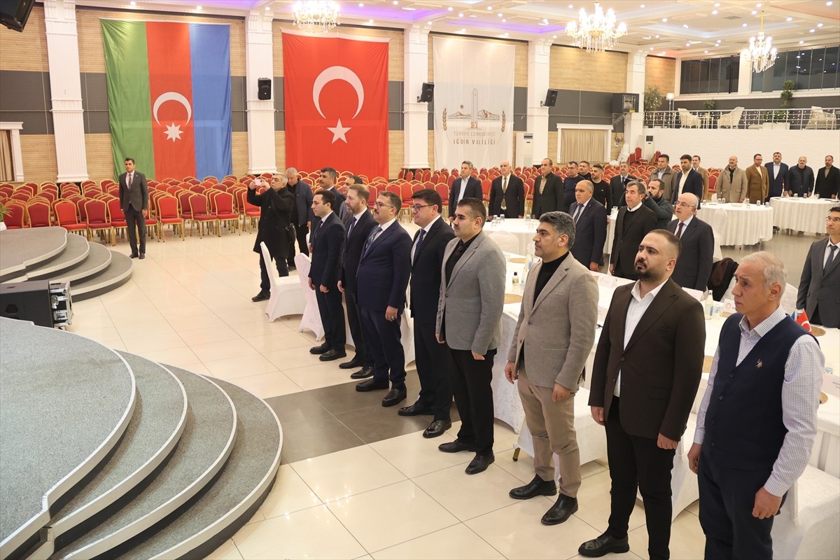 Azerbaycan ve Nahçıvan'da yapılabilecek yatırımlar, Iğdır'da düzenlenen "Azerbaycan Yatırım...