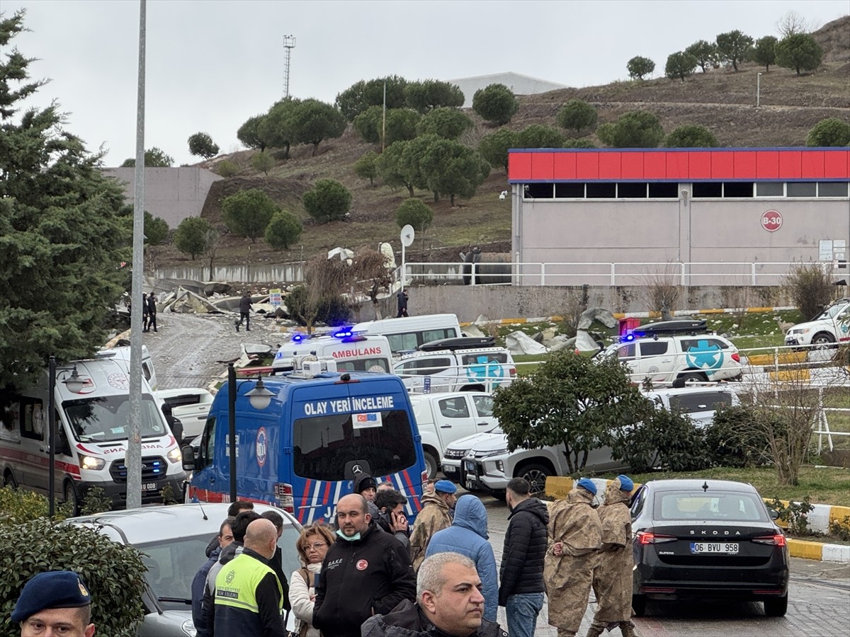 Balıkesir'in merkez Karesi ilçesinde patlayıcı üretilen fabrikada meydana gelen patlama ve çökme...