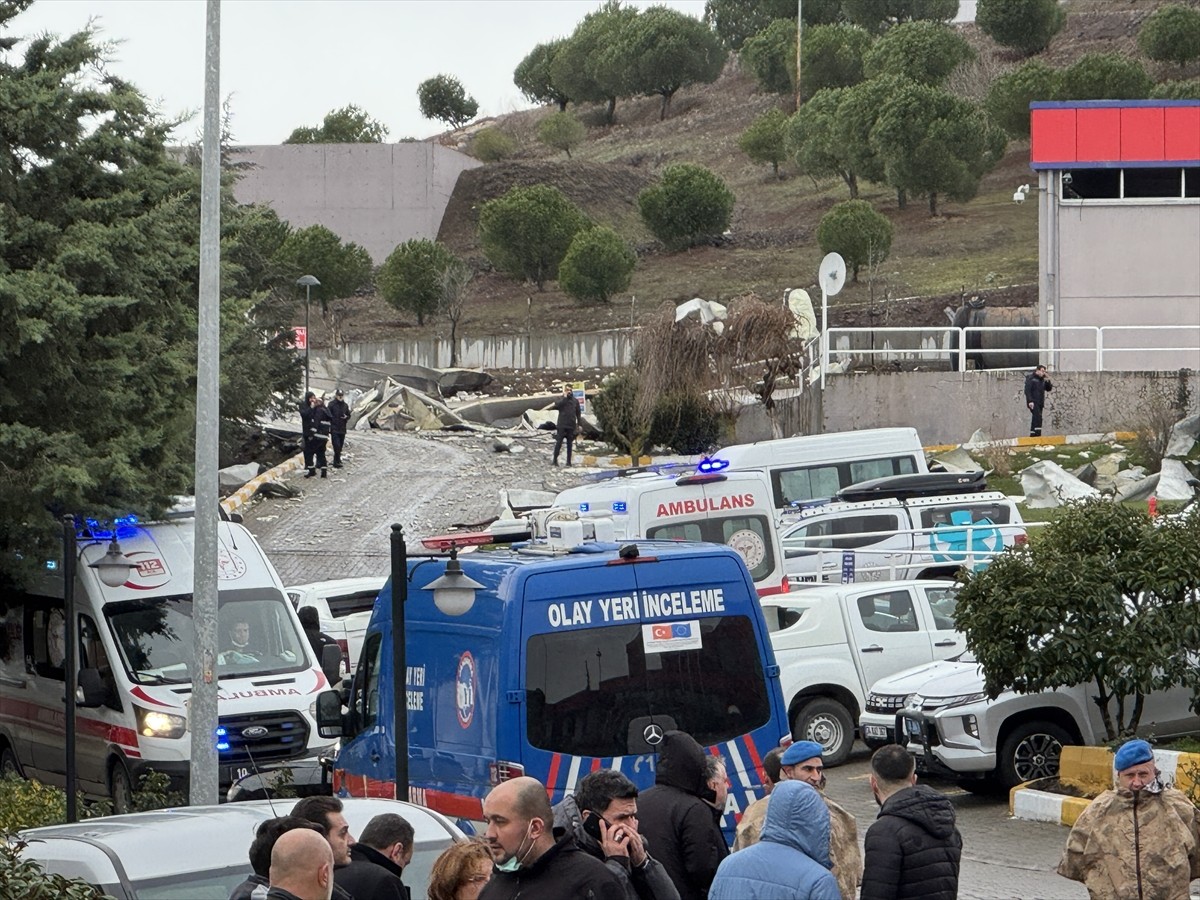 Balıkesir'in merkez Karesi ilçesinde patlayıcı üretilen fabrikada meydana gelen patlama ve çökme...
