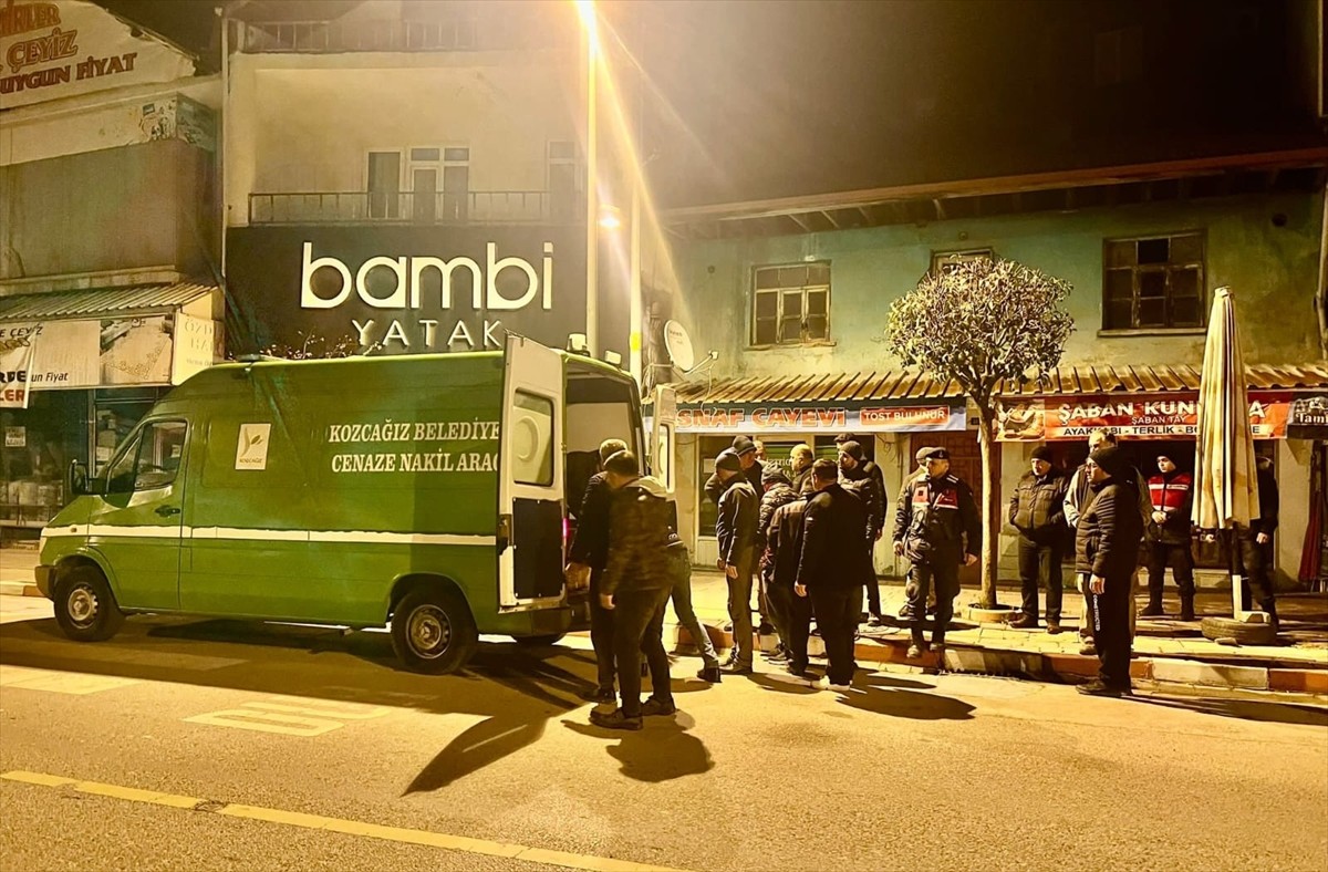 Bartın'da yaşlı çift evlerinde ölü bulundu. Cenazeler, incelemelerin ardından otopsi için Bartın...