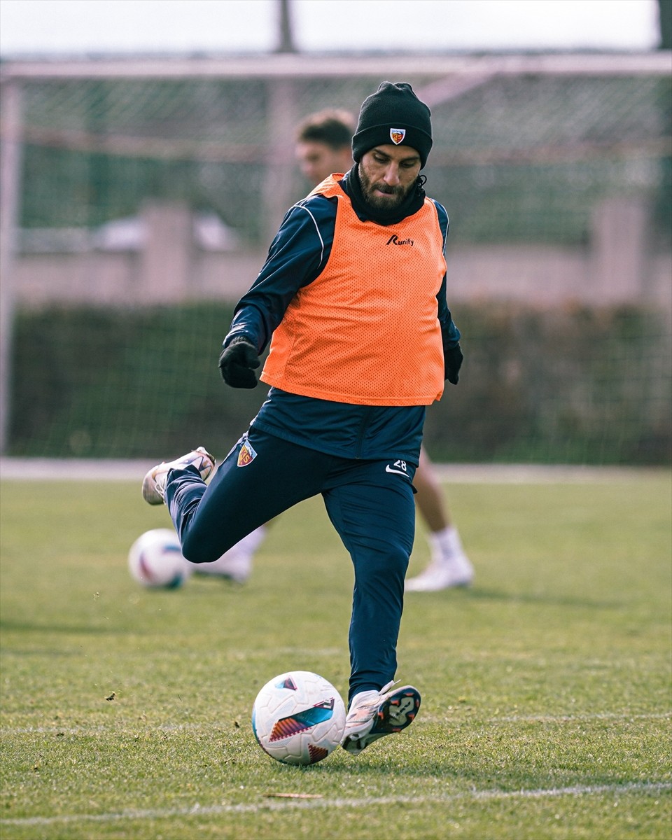 Bellona Kayserispor, Trendyol Süper Lig'in 15. haftasında Corendon Alanyaspor ile sahasında...