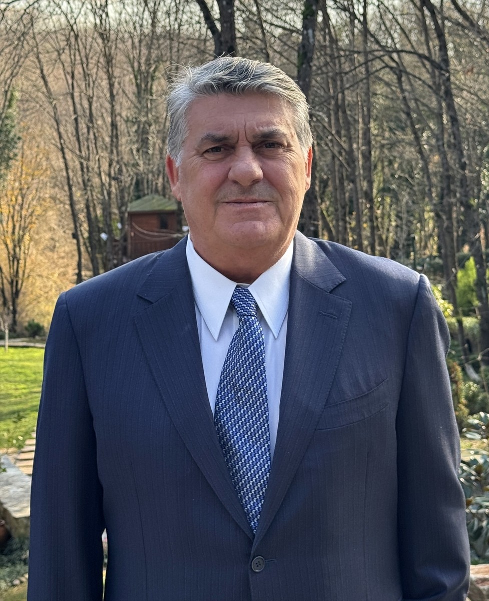 Beşiktaş Başkan Adayı Serdal Adalı, AA muhabirine yaptığı açıklamada, hedef ve projelerini...