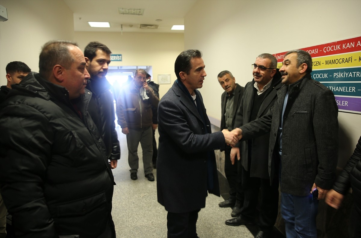 Bitlis'in Tatvan ilçesinde 20 aracın karıştığı zincirleme trafik kazasında 33 kişi yaralandı....