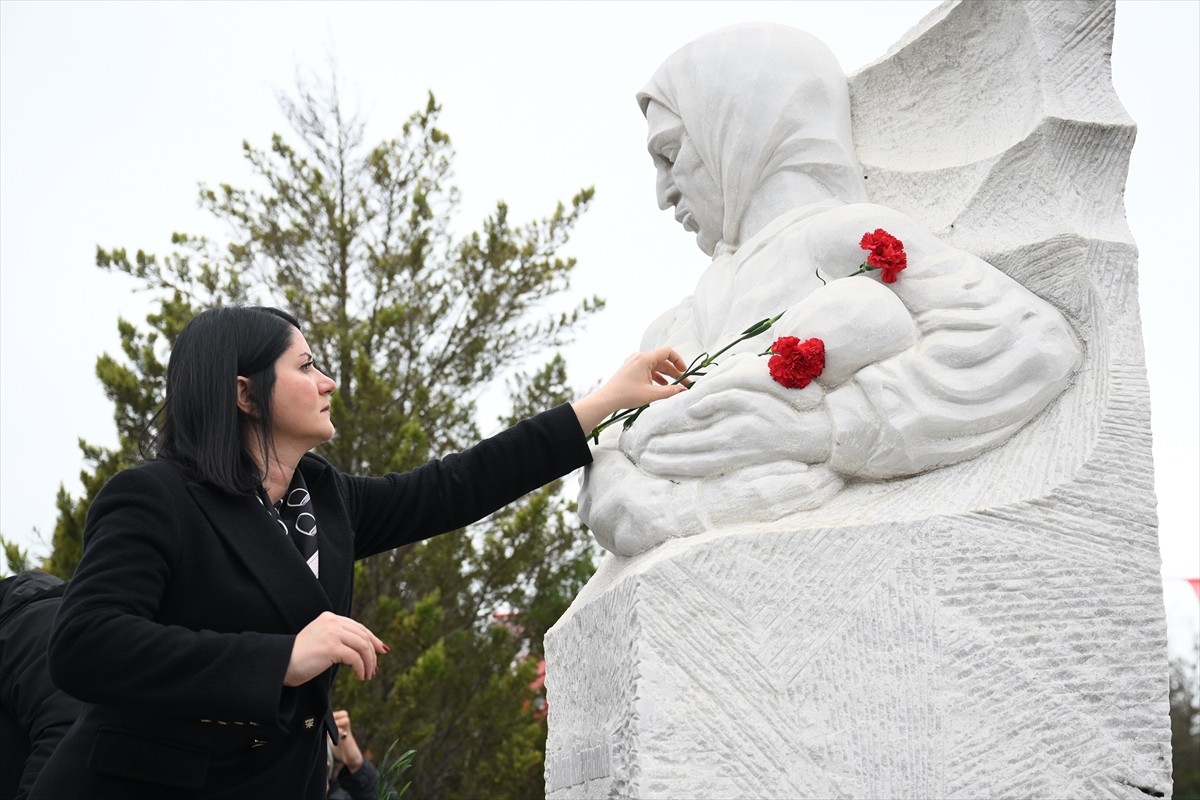 Bulgaristan'da 1984 yılındaki zorunlu asimilasyon girişimi sırasında çıkan olaylarda annesinin...