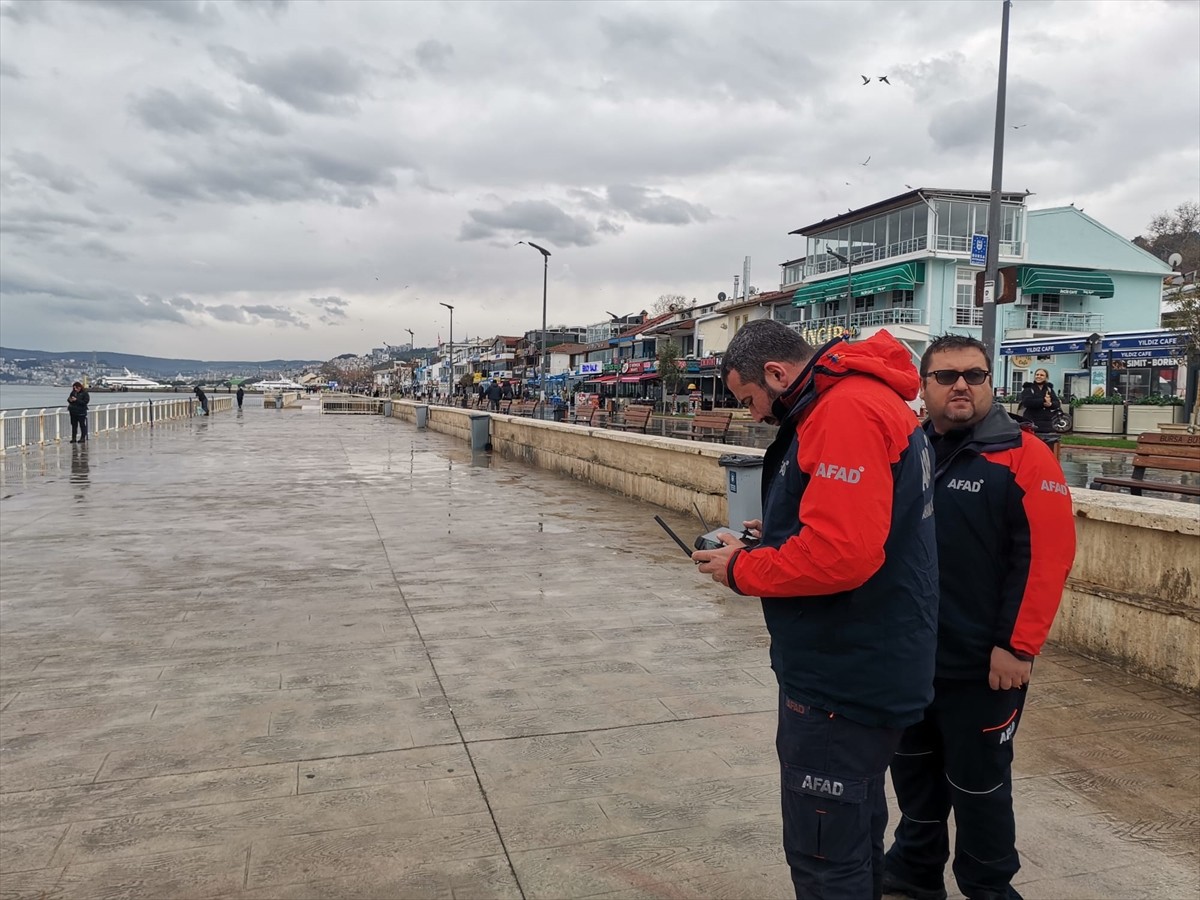 Bursa'nın Mudanya ilçesinde ailesi tarafından kayıp ihbarı yapılan kişi, 3 gündür ekipler...