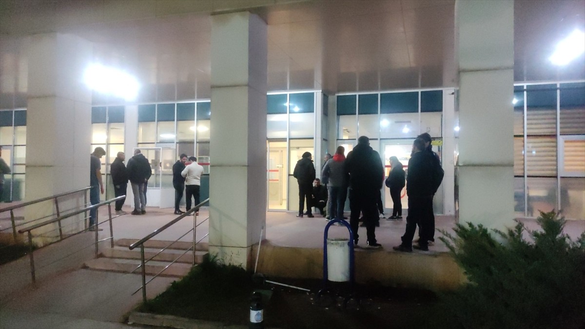 Bursa'nın Orhangazi ilçesinde, 2 işçi servisinin karıştığı kazada 20 kişi yaralandı. Yaralılar...