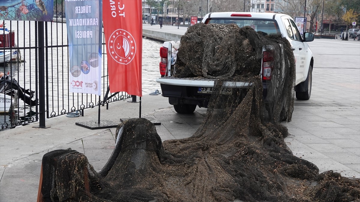Çanakkale'de, İl Tarım ve Orman Müdürlüğü ekiplerince yürütülen proje kapsamında bu yıl denizde...