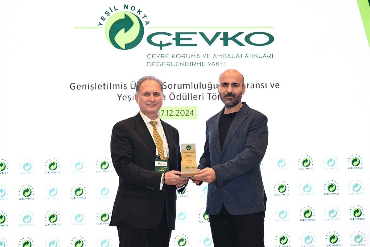Çevre Koruma ve Ambalaj Atıkları Değerlendirme Vakfının (ÇEVKO) düzenlediği törende Yeşil Nokta...