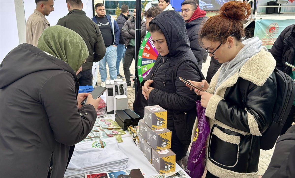 Çevre, Şehircilik ve İklim Değişikliği Bakanlığına bağlı Türkiye Çevre Ajansı tarafından gençlerin...