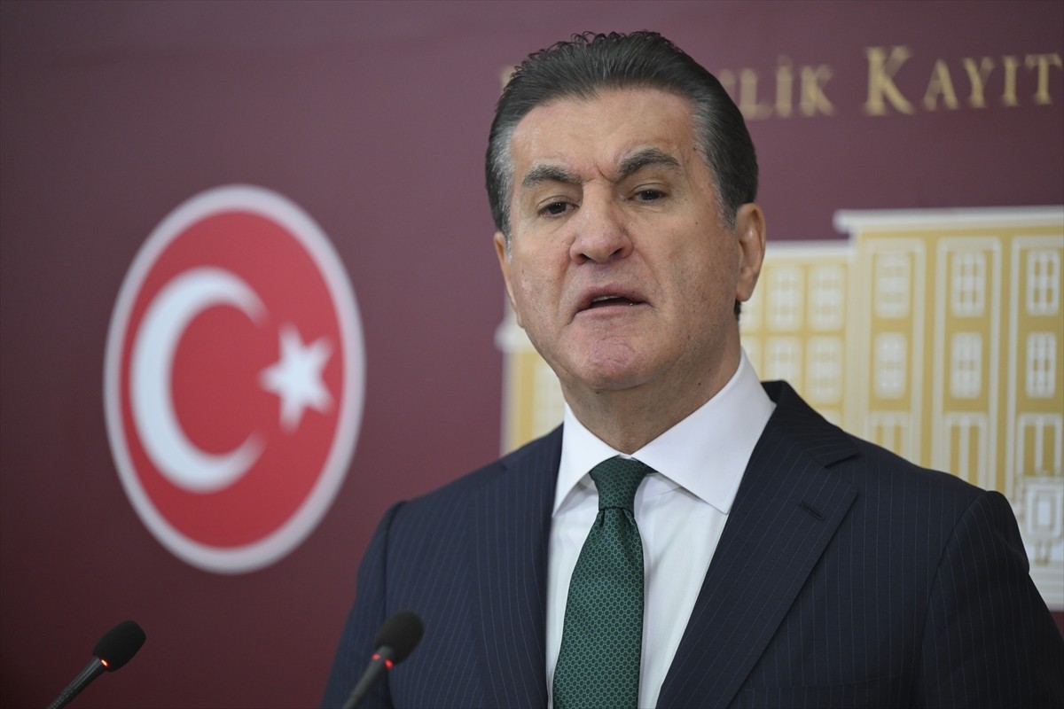 CHP Erzincan Milletvekili Mustafa Sarıgül, Meclis'te düzenlediği basın toplantısında açıklamada...