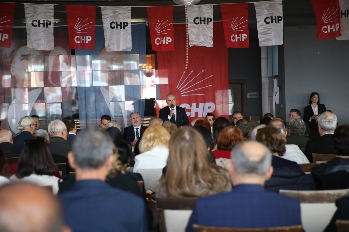 CHP Genel Başkan Yardımcısı Murat Bakan (sağ 3), Hatay'ın Defne ilçesindeki bir otelde düzenlenen...