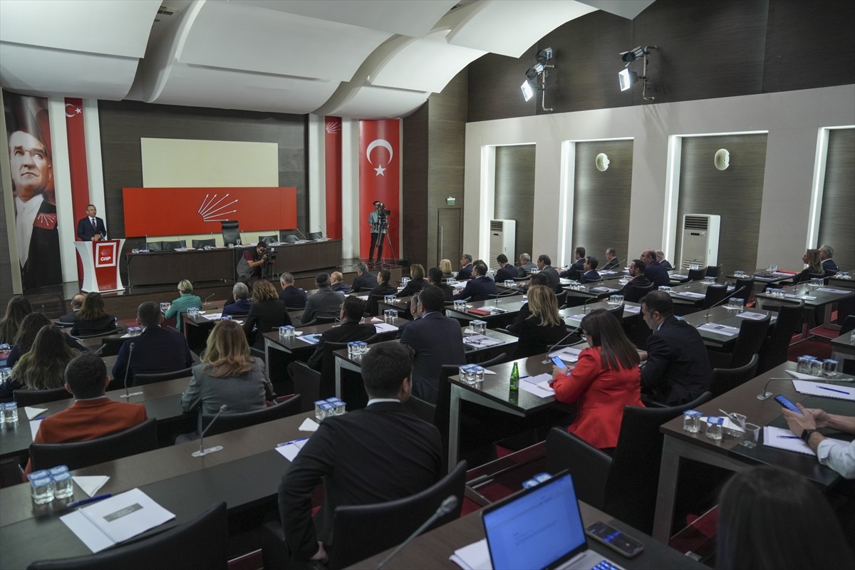 CHP Genel Başkanı Özgür Özel, CHP Genel Merkezi'nde düzenlenen Parti Meclisi Toplantısı'na...