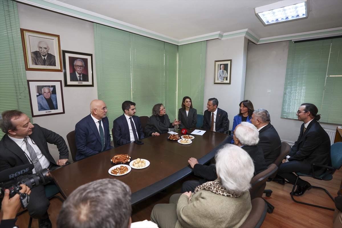 CHP Genel Başkanı Özgür Özel, Dil Derneğine ziyarette bulundu.