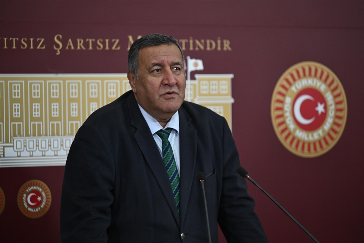 CHP Niğde Milletvekili Ömer Fethi Gürer, TBMM'de basın toplantısı düzenledi.