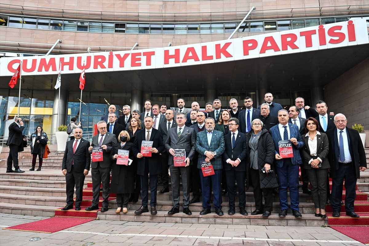 CHP TBMM kapalı grup toplantısı, Genel Başkan Özgür Özel başkanlığında yapıldı. CHP Genel...